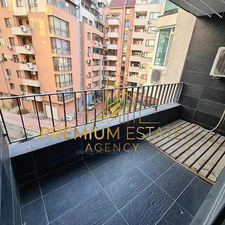 Luxury Apartments Azure Next To The Sea View ***** アパート *